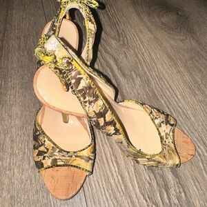 Guess Floral yellow, Brown Satin slingback heels